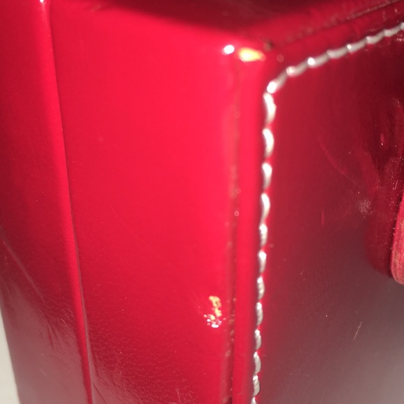 California Accessories Travel Compact w/ Mirror - Picture 7 of 7